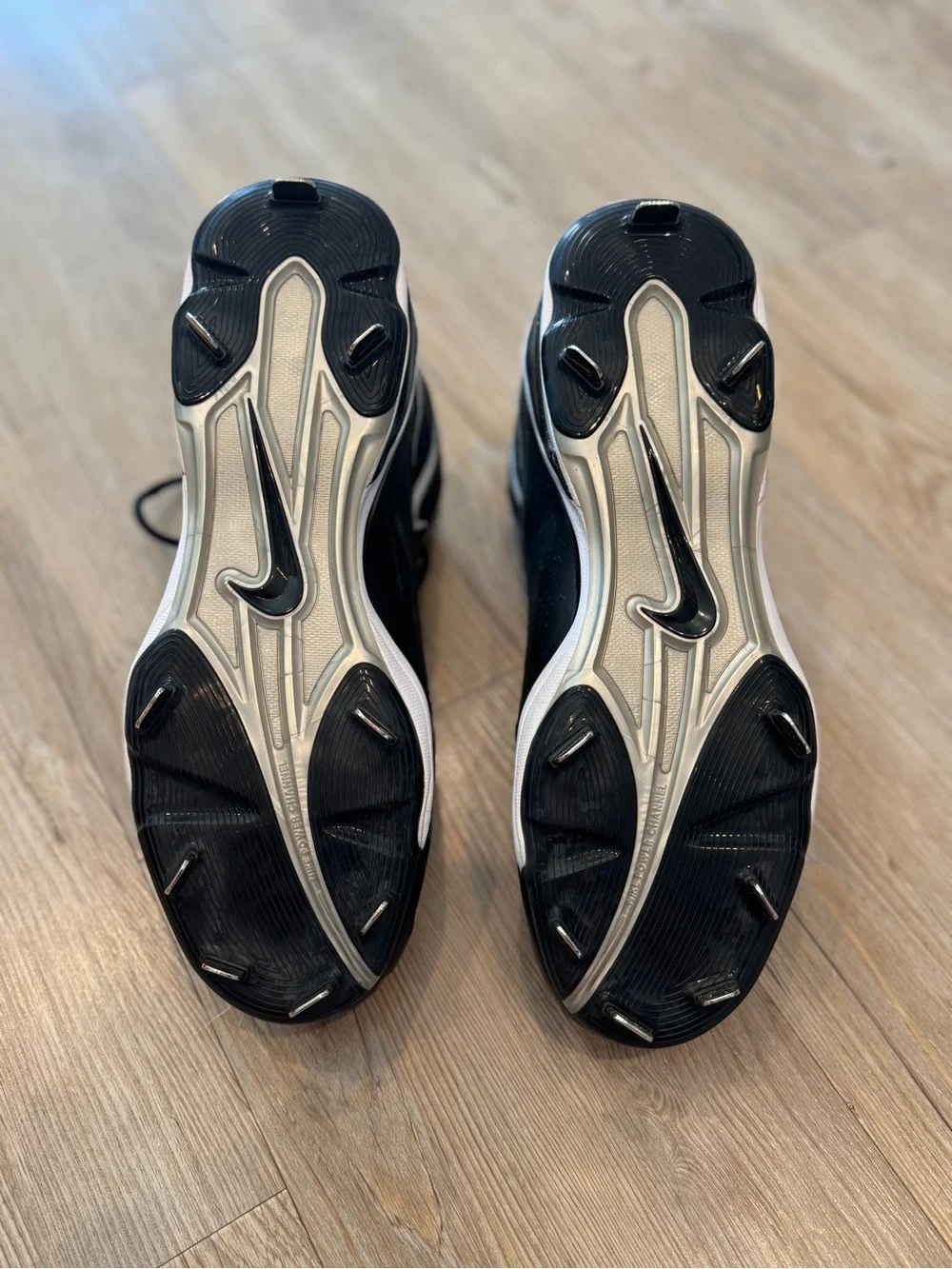 NEW - Nike Men’s Metal Spike Baseball Cleats Black and White Mid-Top - Brand New - Picture 6 of 7